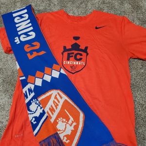 FC Cincinnati  Nike t shirt sz large with scarf